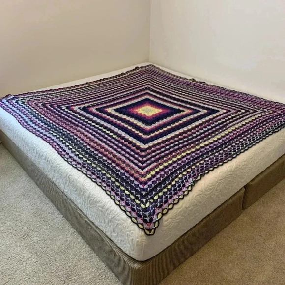 Afghan Blanket Topper Hand Crafted Large Square 69”x 69” Multicolor Fan stitch - Picture 3 of 7